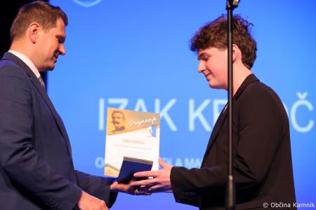 Župan je podelil priznanja in knjižne nagrade najboljšim učenkam, učencem, dijakinjam in dijakom (42)